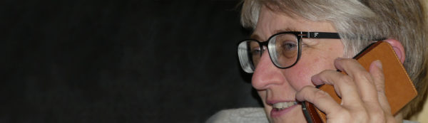 Janny aan de telefoon